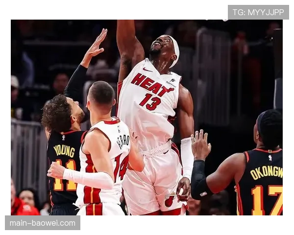 巴锡17篮板5盖帽闪耀赛场 助老鹰力克热火